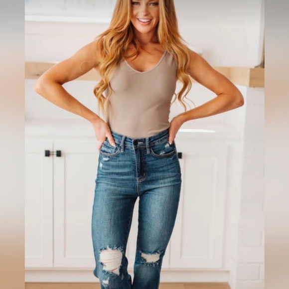 TRUE CRAFT Mom Jean Distressed Tapered Skinny Size 11 - Picture 1 of 6